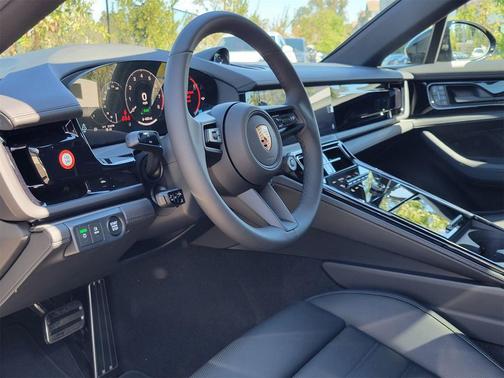 2026 Porsche Panamera 4