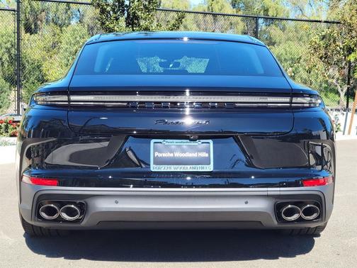 2026 Porsche Panamera 4
