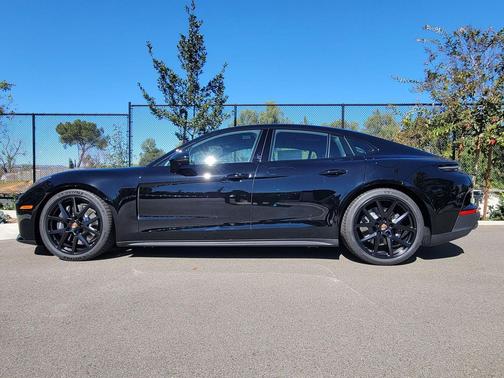 2026 Porsche Panamera 4