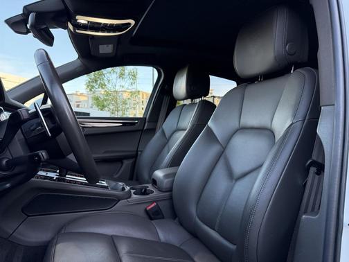 2024 Porsche Macan Base (PDK)