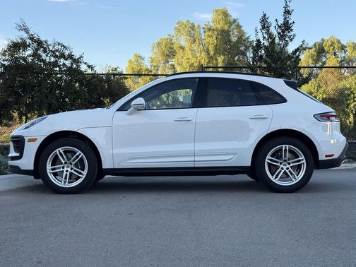 2024 Porsche Macan Base (PDK)