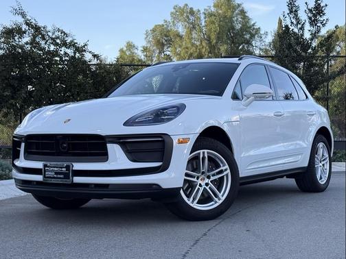 2024 Porsche Macan Base (PDK)