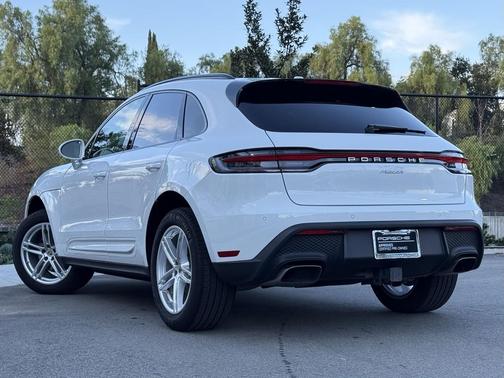 2024 Porsche Macan Base (PDK)
