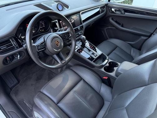 2024 Porsche Macan Base (PDK)