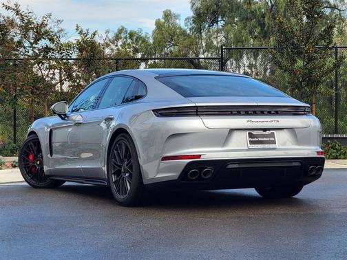 2026 Porsche Panamera GTS