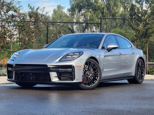 2026 Porsche Panamera GTS