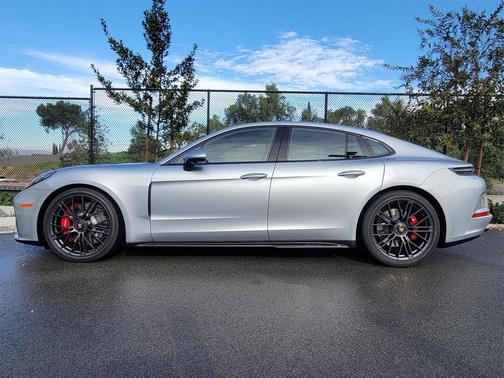 2026 Porsche Panamera GTS