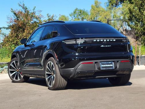 2025 Porsche Macan 4S
