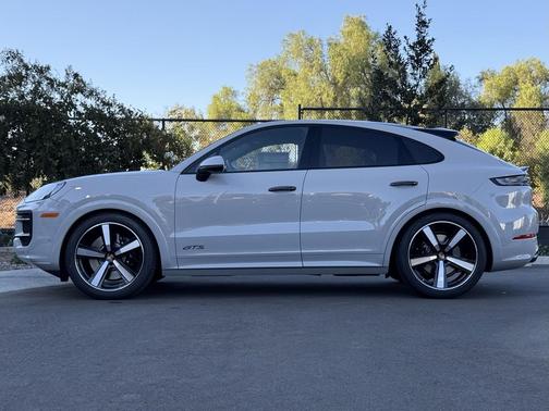 2026 Porsche Cayenne GTS