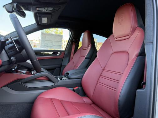 2026 Porsche Cayenne GTS
