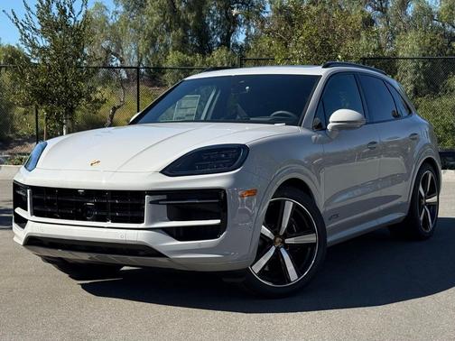 Chalk 2026 Porsche Cayenne GTS