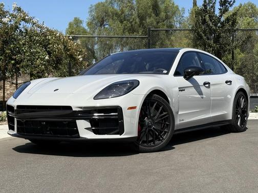 2025 Porsche Panamera Turbo
