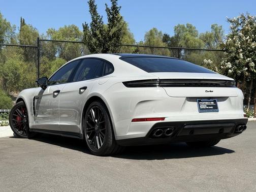 2025 Porsche Panamera Turbo