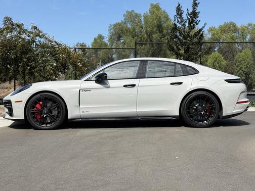 2025 Porsche Panamera Turbo