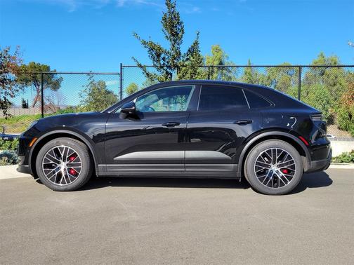2025 Porsche Macan 4S