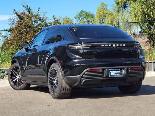2025 Porsche Macan 4S