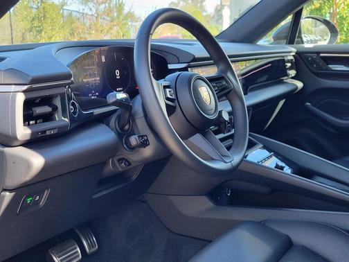 2025 Porsche Macan 4S