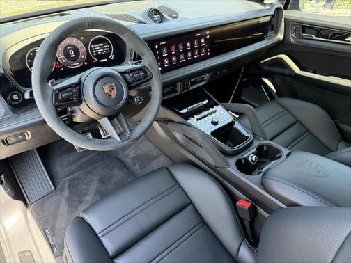 2025 Porsche Cayenne GTS