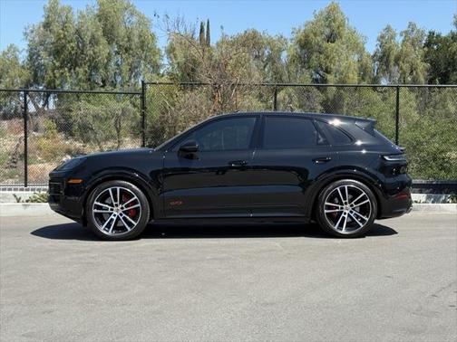 2025 Porsche Cayenne GTS