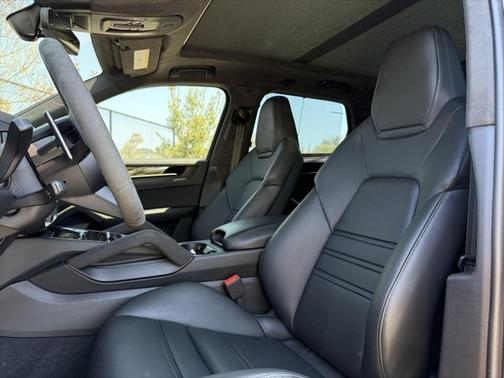 2025 Porsche Cayenne GTS