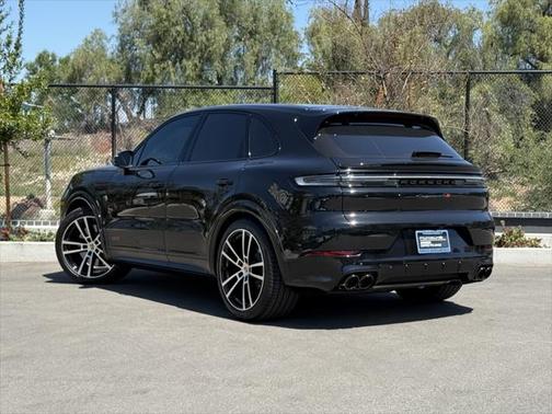 2025 Porsche Cayenne GTS