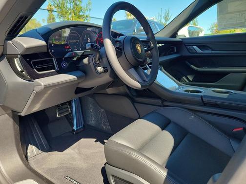 2025 Porsche Taycan 4