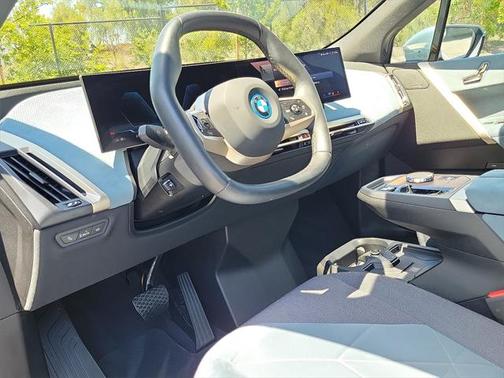 2025 BMW iX xDrive50