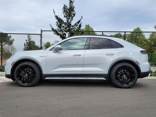 2025 Porsche Macan 4S