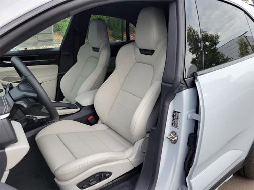 2025 Porsche Macan 4S