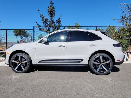 2026 Porsche Macan 