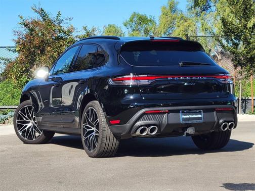 2025 Porsche Macan Loaner