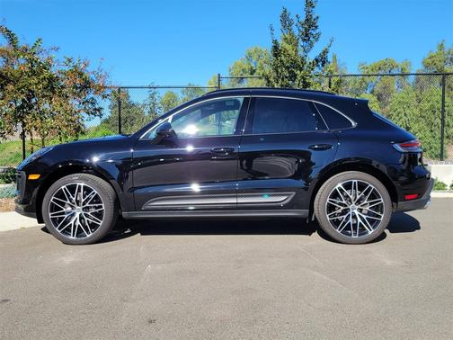 2025 Porsche Macan Loaner