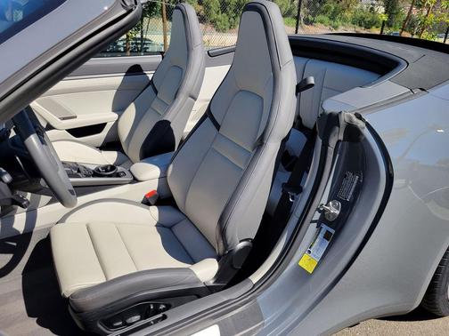 2025 Porsche 911 Carrera