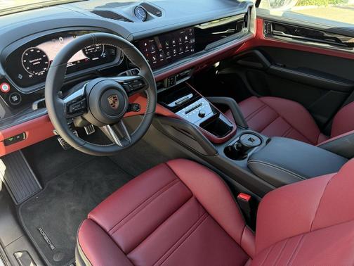 2025 Porsche Cayenne GTS