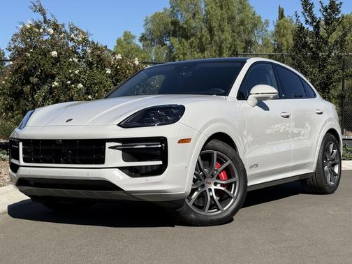 2025 Porsche Cayenne GTS