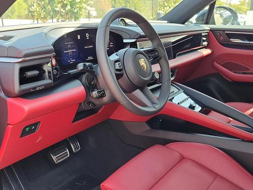 2025 Porsche Macan 4S