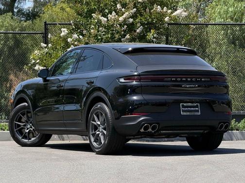 Chromite Black Metallic 2026 Porsche Cayenne S