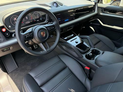 Chromite Black Metallic 2026 Porsche Cayenne S