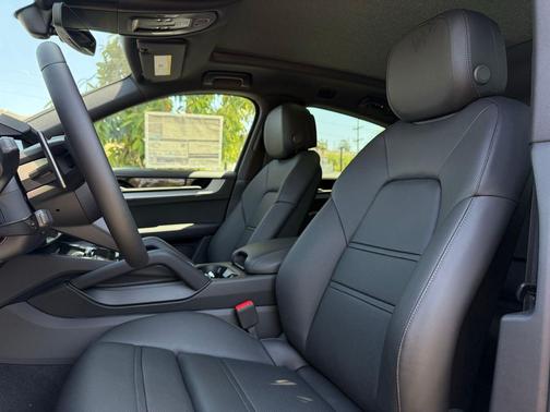 Chromite Black Metallic 2026 Porsche Cayenne S