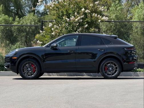 Chromite Black Metallic 2026 Porsche Cayenne S