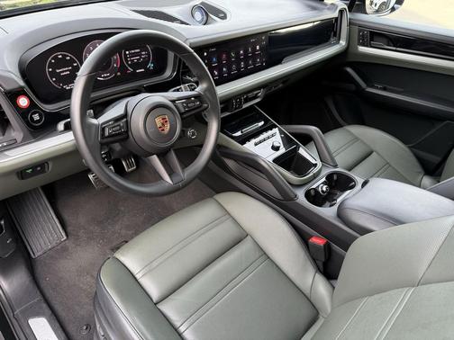 2025 Porsche Cayenne S