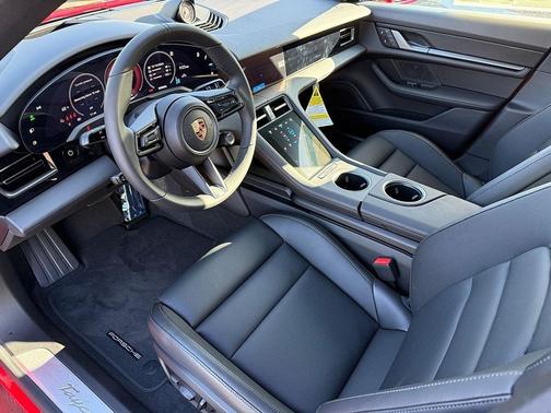 2025 Porsche Taycan 