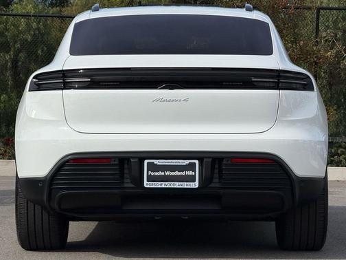 2025 Porsche Macan 4