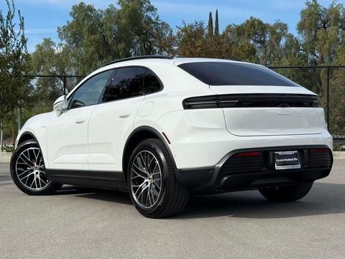 2025 Porsche Macan 4