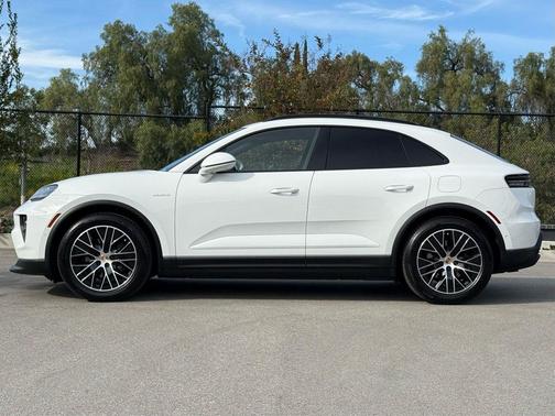 2025 Porsche Macan 4