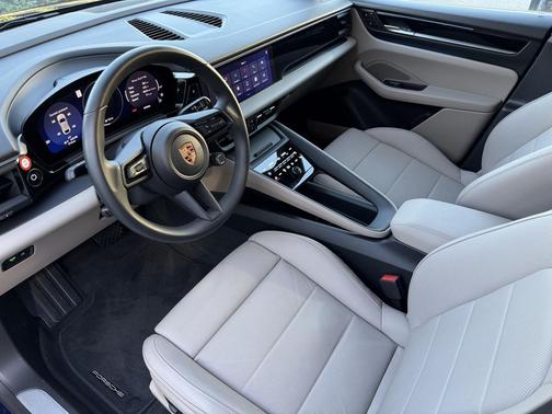 2025 Porsche Macan 4