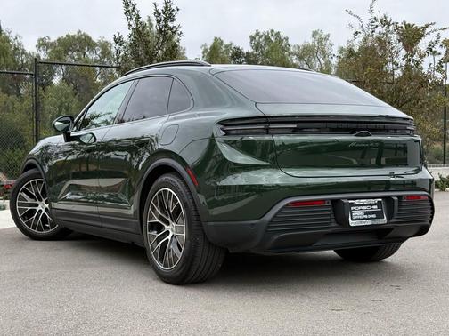 2025 Porsche Macan 4S