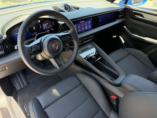 2026 Porsche Macan Macan Electric