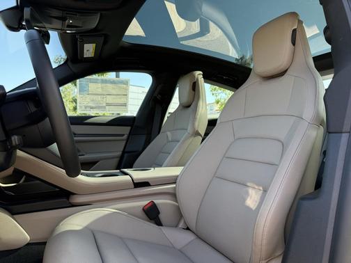 2025 Porsche Taycan 4