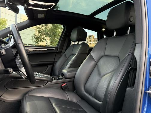 2020 Porsche Macan Base (PDK)